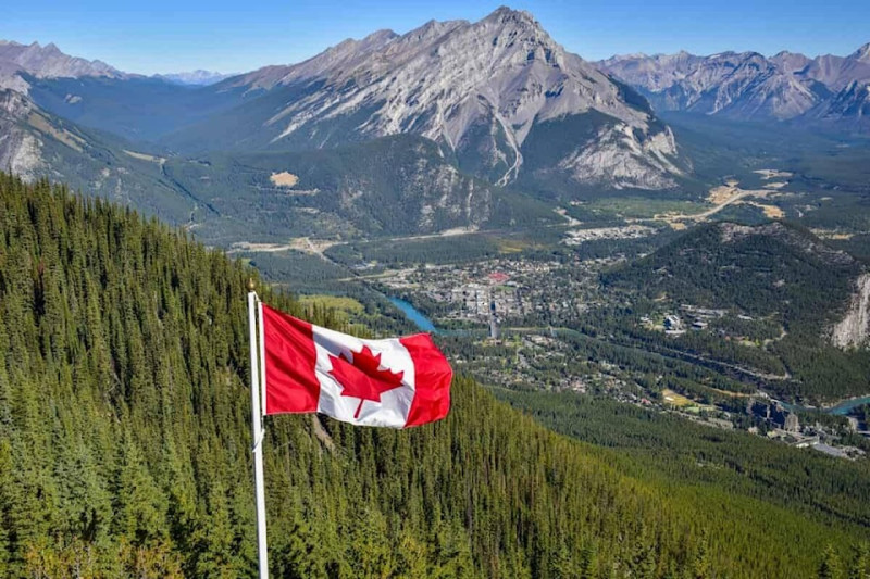 Comparing Canada and U.S. Immigration Systems
