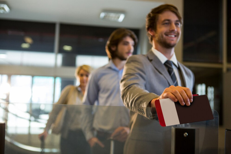 Who Qualifies for Economic Class Permanent Residency in Canada? (2025 Eligibility)